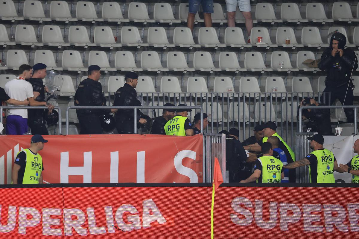 Scandarea favorită a peluzei, imediat după Dinamo - FCSB + Suporterii au sărit la bătaie!