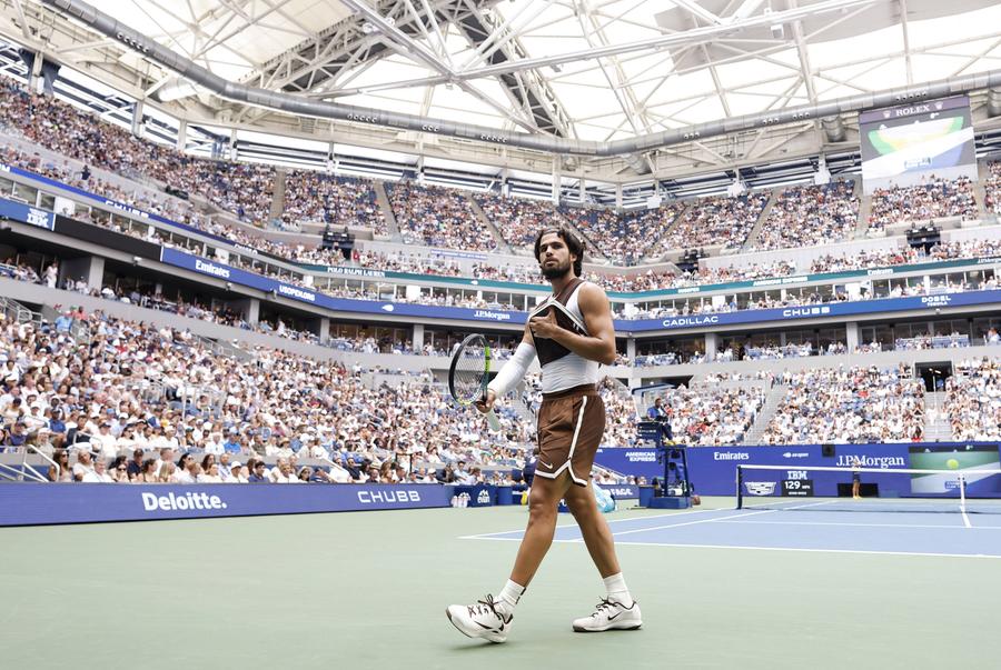 Alcaraz, victorie clară în turul al treilea de la US Open // foto: imago images Carlos Alcaraz continuă seria perfectă: victorie categorică în turul al treilea de la US Open
