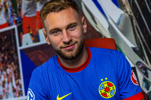 Denis Drăguș, noul transfer de la FCSB // foto: facebook @FCSB Official
