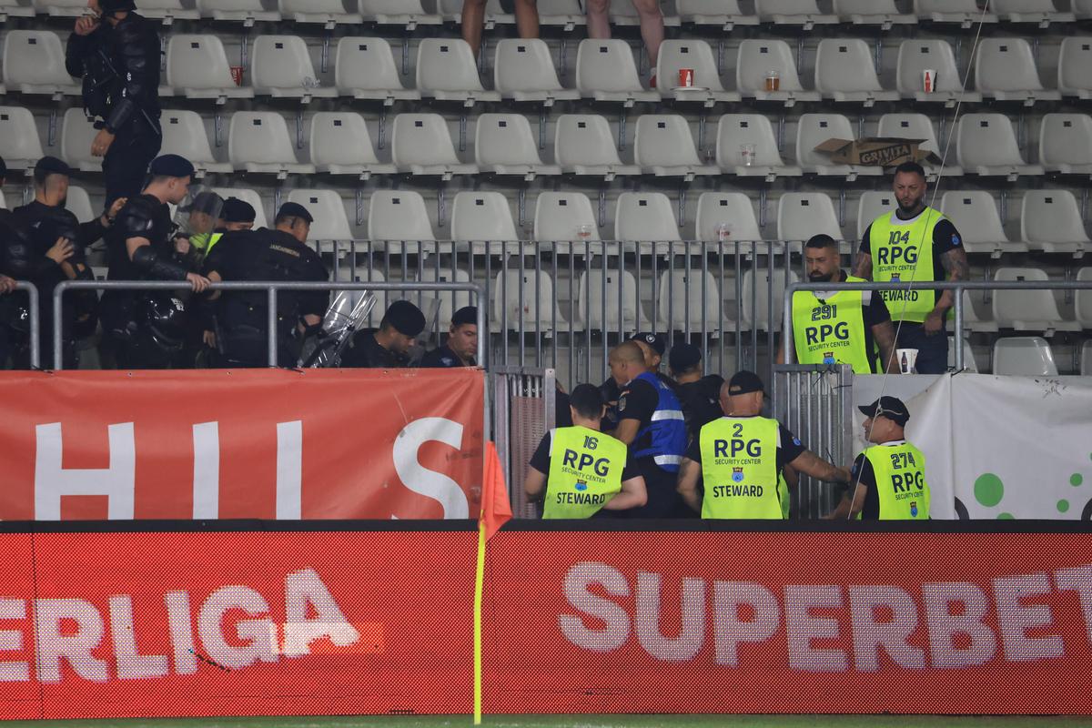 Scandarea favorită a peluzei, imediat după Dinamo - FCSB + Suporterii au sărit la bătaie!