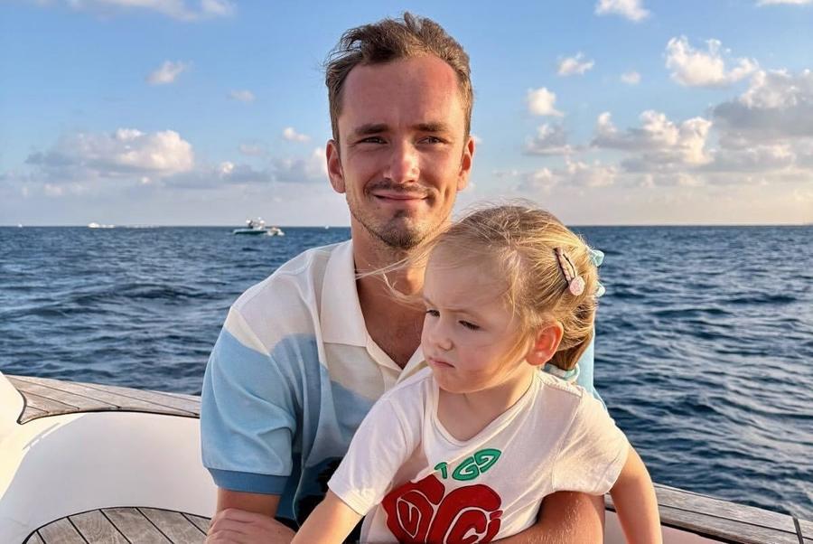 Daniil Medvedev și fiica mai mare, Alisa Foto: Instagram Campionul de la US Open 2021, întâmplare amuzantă cu fiica lui: „Dacă o să joace tenis, o să vă distrați mult cu ea”