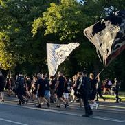 Ultrașii FCSB, în drum spre Arcul de Triumf, pentru meciul cu Dinamo/ foto: Ionuț Iordache (GSP)