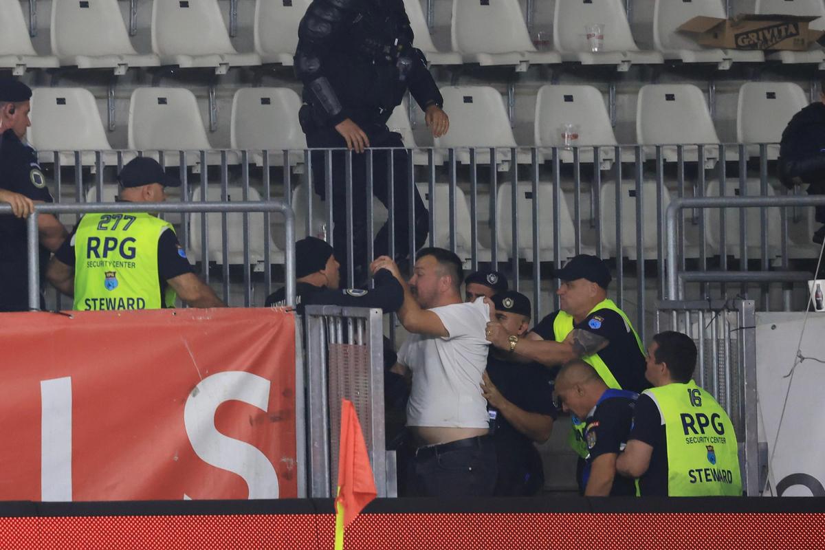 Scandal în tribune după Dinamo - FCSB / foto: Ionuț Iordache