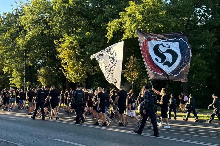 Ultrașii FCSB, în drum spre Arcul de Triumf, pentru meciul cu Dinamo/ foto: Ionuț Iordache (GSP)