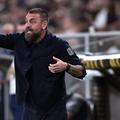 Antrenorul Daniele De Rossi, în meciul Genoa - Como 1-4 din etapa a 3-a în Serie A / Foto: Imago