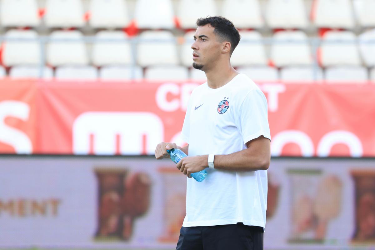 Imagini tari înainte de Dinamo - FCSB » „Gașca” lui Crețu la revenirea în lot + cu cine s-a întreținut nou-venitul Korenica