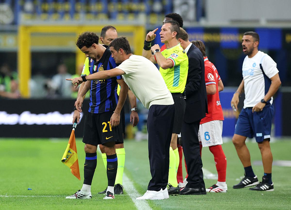 Chivu a sprintat spre peluză după revenirea epică din fața lui Napoli