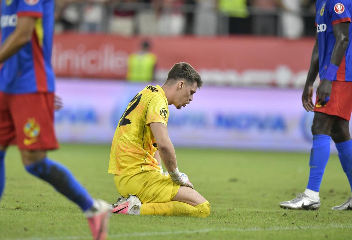 Dinamo o bate pe FCSB într-un derby de neuitat pe „Arc” » Trei goluri, două „roșii” și un protagonist nedorit: Istvan Kovacs!