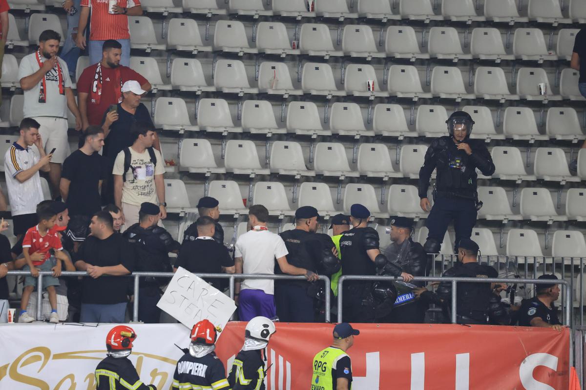 Scandarea favorită a peluzei, imediat după Dinamo - FCSB + Suporterii au sărit la bătaie!