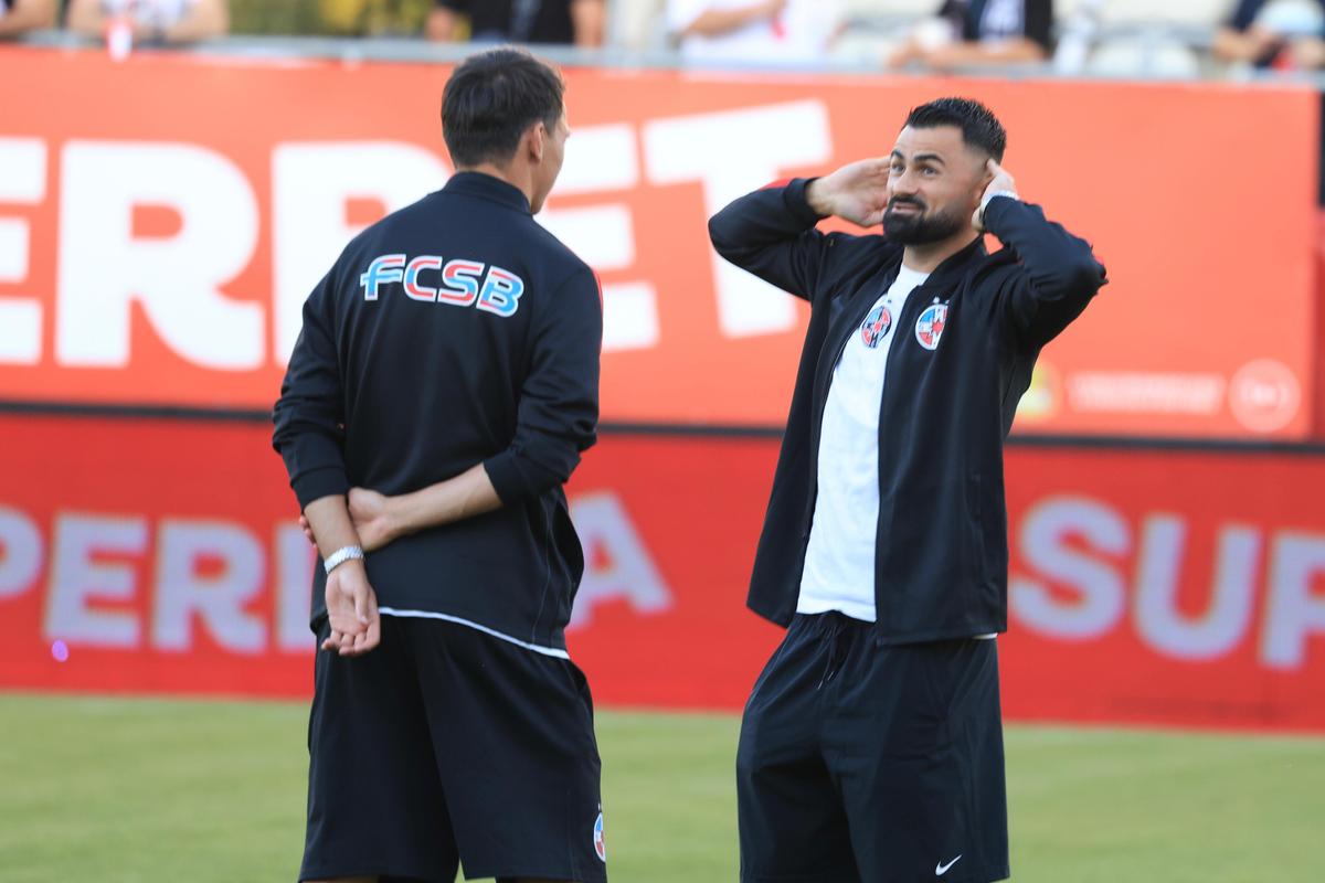 Imagini tari înainte de Dinamo - FCSB » „Gașca” lui Crețu la revenirea în lot + cu cine s-a întreținut nou-venitul Korenica