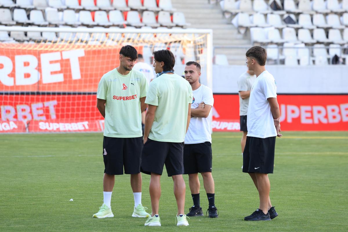 Jucătorii de la FCSB, înainte de meciul cu Dinamo