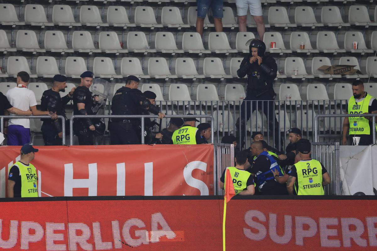 Scandal în tribune după Dinamo - FCSB / foto: Ionuț Iordache