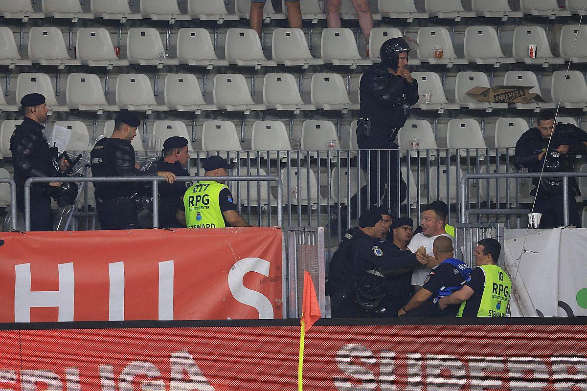 Scandarea favorită a peluzei, imediat după Dinamo - FCSB + Suporterii au sărit la bătaie!
