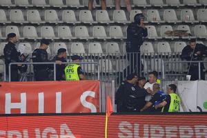Scandarea favorită a peluzei, imediat după Dinamo - FCSB + Suporterii au sărit la bătaie!