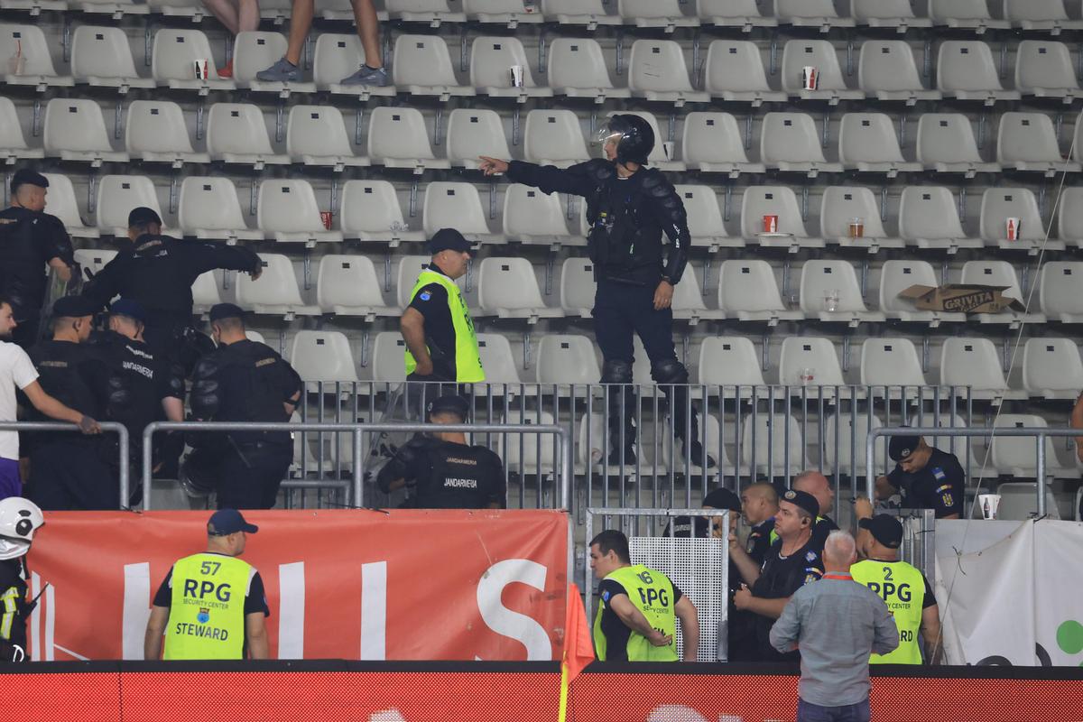 Scandarea favorită a peluzei, imediat după Dinamo - FCSB + Suporterii au sărit la bătaie!