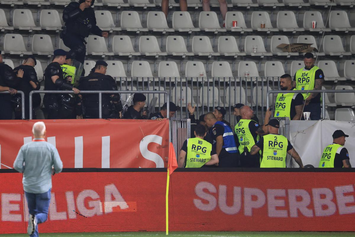 Scandal în tribune după Dinamo - FCSB / foto: Ionuț Iordache