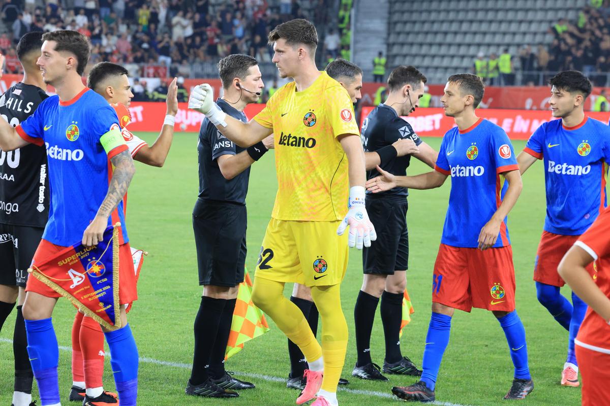 Dinamo o bate pe FCSB într-un derby de neuitat pe „Arc” » Trei goluri, două „roșii” și un protagonist nedorit: Istvan Kovacs!