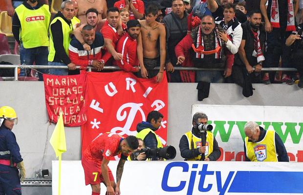 FCSB - DINAMO 1-1 // VIDEO Dan Nistor sare în apărarea ultrașilor recalcitranți: „Așa e în derby! Mai aruncă unul o brichetă, dar trebuie să fim bărbați”