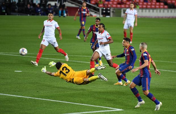 Revoluția lui Koeman continuă! Meciul cu Sevilla, terminat cu patru jucători U23 în teren