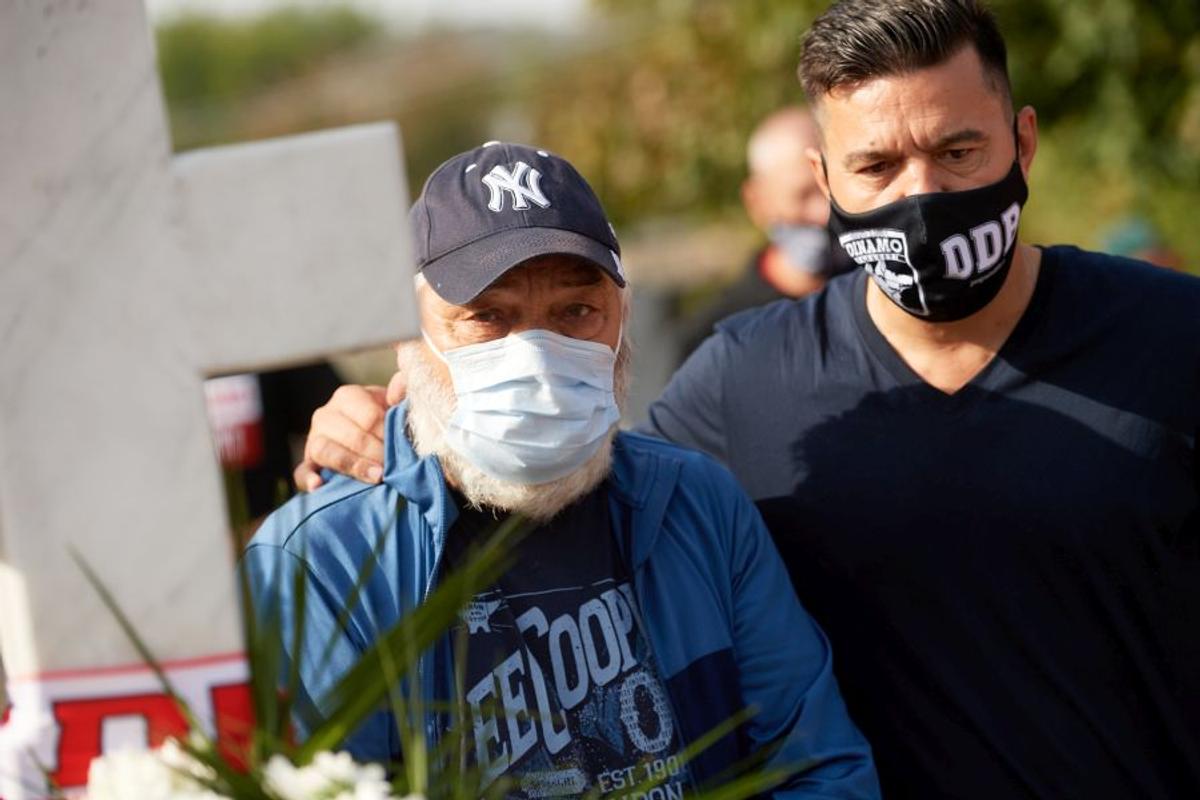 VIDEO Cosmin Contra și jucătorii lui Dinamo au mers azi la mormântul lui Cătălin Hîldan » Momente emoționante la Brănești