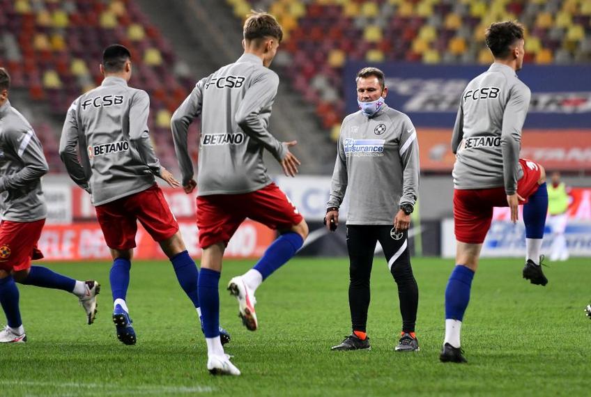 Thomas Neubert a aflat în preziua meciului că e negativ, la derby a condus încălzirea de dinainte, iar la final s-a bucurat împreună cu jucătorii pentru victorie