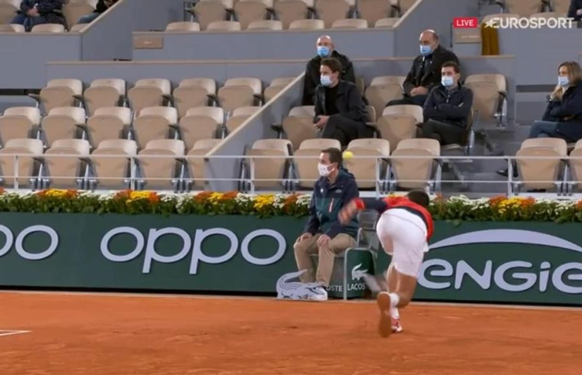 FOTO Déjà vu periculos pentru Novak Djokovic » Sârbul a lovit din nou un arbitru, involuntar, în victoria cu rusul Khachanov
