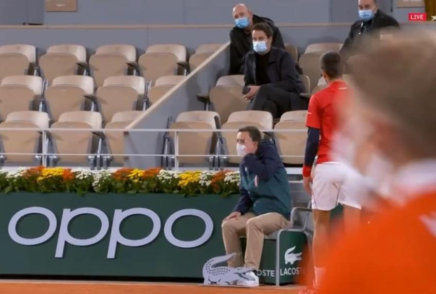 Liderul mondial Novak Djokovic (33 de ani) l-a învins pe rusul Karen Khachanov (24 de ani, 16 ATP), scor 6-4, 6-3, 6-3, și s-a calificat în sferturile de finală de la Roland Garros 2020.