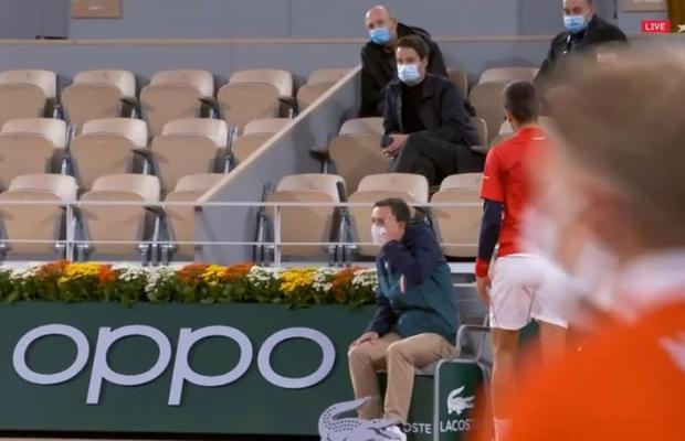 FOTO Déjà vu periculos pentru Novak Djokovic » Sârbul a lovit din nou un arbitru, involuntar, în victoria cu rusul Khachanov