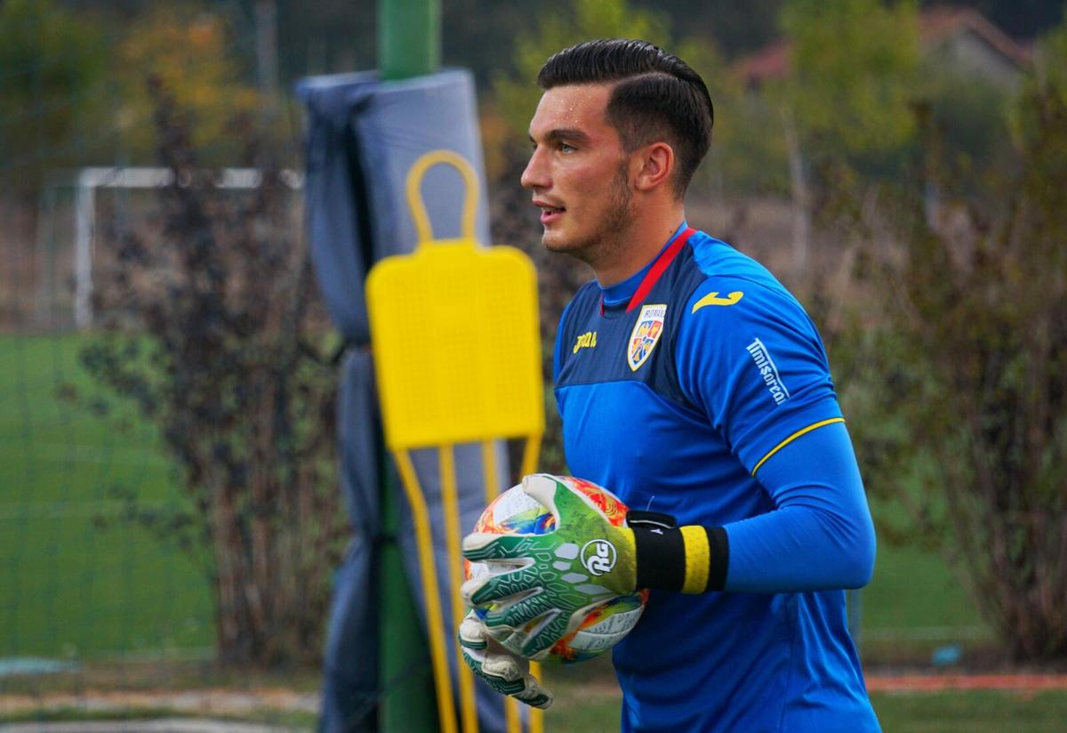 FOTO România U21 s-a antrenat sub comanda lui Adi Mutu » Un singur fotbalist nu a participat la ședința de pregătire