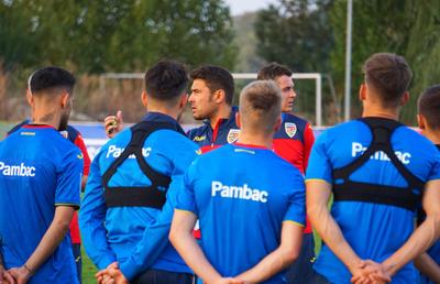 FOTO România U21 s-a antrenat sub comanda lui Adi Mutu » Un singur fotbalist nu a participat la ședința de pregătire