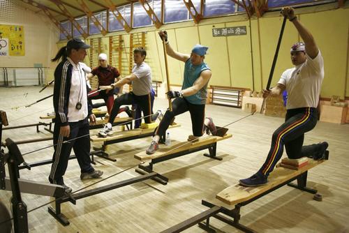 Ivan Patzaichin supraveghindu-i pe Dumitrescu, Chirilă, Mironcic și Flocea în cantonamentul de la Piatra Arsă //  FOTO Cristi Preda