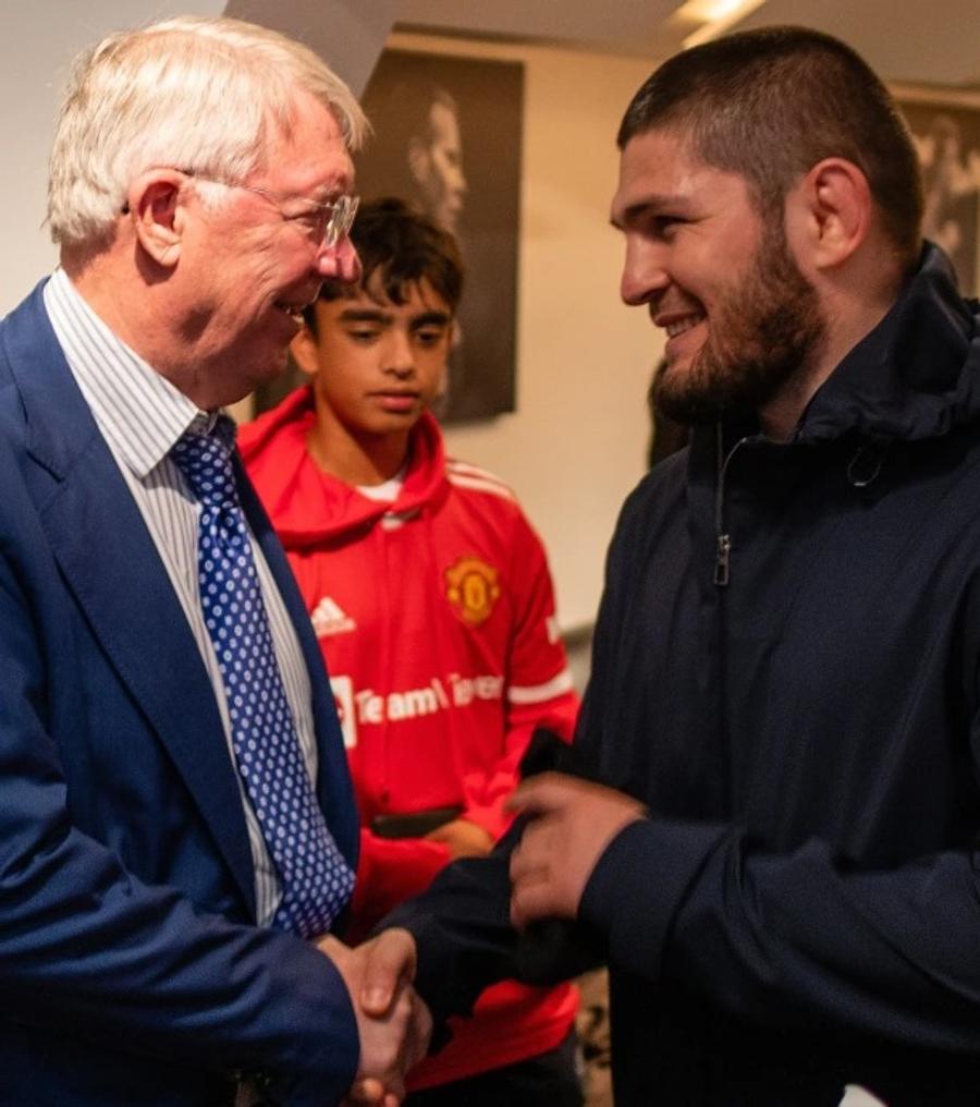 Sir Alex Ferguson și Khabib Nurmagomedov Sir Alex Ferguson îl critică pe Solskjaer: „Cum să nu începi cu Ronaldo?”