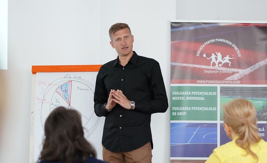 Cum au votat specialiștii pentru Jucătorul și Antrenorul lunii septembrie: „A reușit să facă o echipă care să nu primească niciun gol”