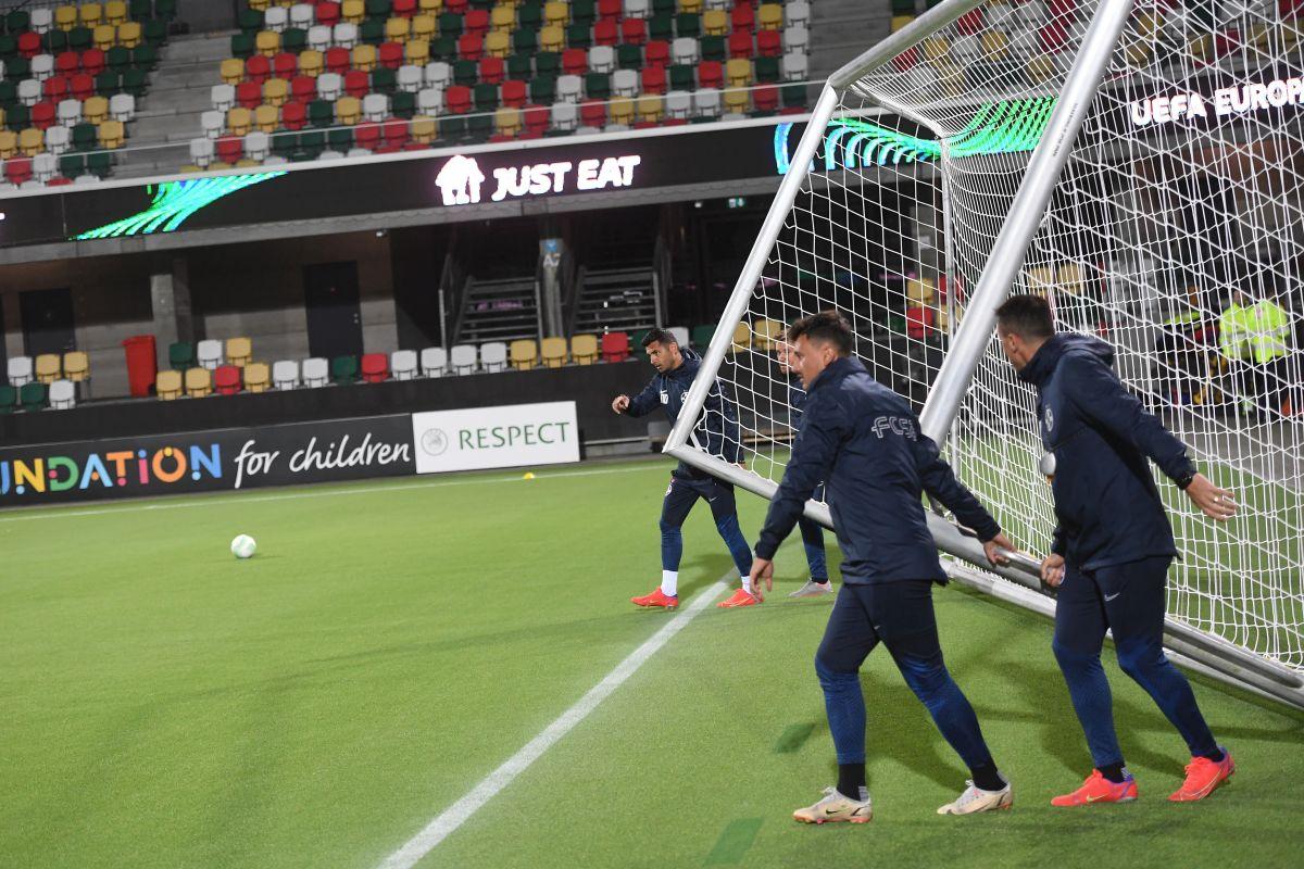 Reacția lui MM Stoica, după ce a văzut gazonul de la Silkeborg: „Mda, asta e carpetă de la Jysk!”