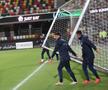 Reacția lui MM Stoica, după ce a văzut gazonul de la Silkeborg: „Mda, asta e carpetă de la Jysk!”
