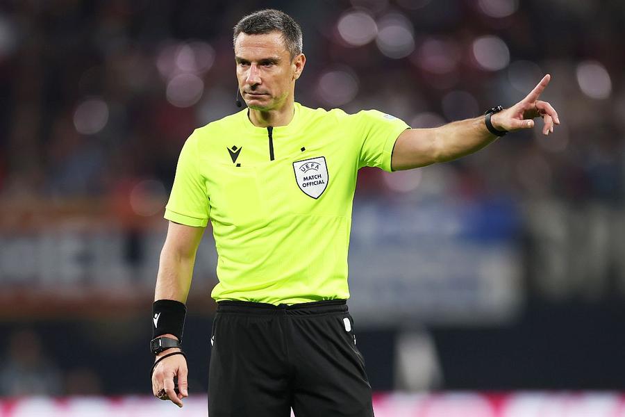 Slavko Vincic, „centralul” din Inter - Barcelona // foto: Guliver/gettyimages Italienii reclamă un gest scandalos al lui Xavi pe margine: „Ce rușine! UEFA să ia măsuri” » S-a văzut și la noi, în derby-ul Craiovelor
