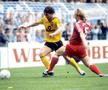 Marcel Răducanu, în tricoul lui Dortmund, la un derby cu Bayern în care trece de Brehme // foto: Imago