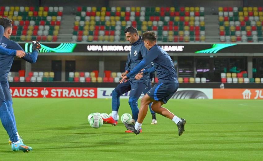 FCSB s-a antrenat în această seară pe terenul artificial al lui Silkeborg.