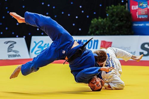 Adrian Şulcă (în alb), Foto: Instagram