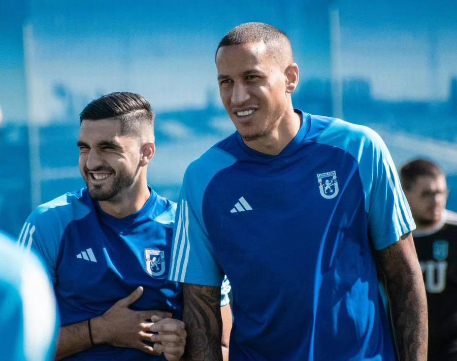 Danny Henriques (stânga) și Leo Lacroix fac pereche de fundași centrali la FCU Craiova FOTO: FCU Craiova Apărare prăbușită » Fără Duarte, FCU Craiova a ajuns a doua cea mai slabă defensivă din SuperLiga