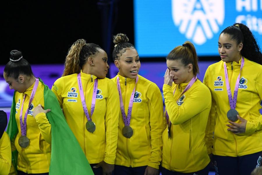 Simone Biles înaintea execuției la sol din finala mondială pe echipe: „Ce notă ar trebui să iau? De cât avem nevoie?”