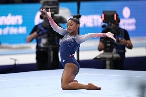 Simone Biles în evoluția la sol Foto Imago