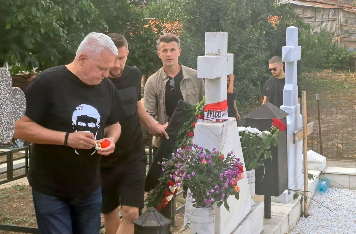 Dinamoviștii, la mormântul lui Cătălin Hîldan » Imagini emoționante la 23 de ani de la decesul „Unicului Căpitan”