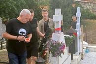 Dinamoviștii, la mormântul lui Cătălin Hîldan » Imagini emoționante la 23 de ani de la decesul „Unicului Căpitan”