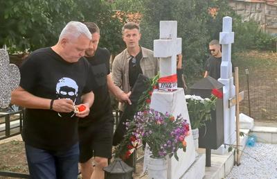 Dinamoviștii, la mormântul lui Cătălin Hîldan » Imagini emoționante la 23 de ani de la decesul „Unicului Căpitan”
