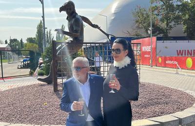 Marica i-a făcut statuie lui Ilie Năstase: „Excepțională, seamănă perfect!” » Inaugurare cu șampanie și invitați de seamă la noua Academie