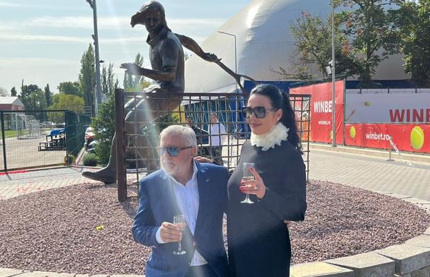 Marica i-a făcut statuie lui Ilie Năstase: „Excepțională, seamănă perfect!” » Inaugurare cu șampanie și invitați de seamă la noua Academie