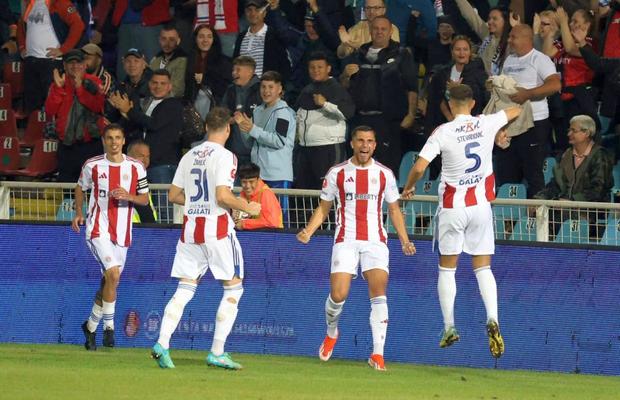 Gol fabulos sub ochii lui Dorinel Munteanu și Costel Gâlcă. Execuția senzațională cu care a deschis scorul în Oțelul - Craiova