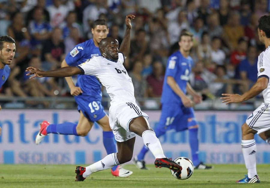 Lassana Diarra a jucat între 2009 și 2012 la Real Madrid, bifând 116 meciuri, un gol și 7 assisturi / Foto: Imago Moment istoric în fotbal. După zece ani de procese, UE a dat dreptate unui fost star al lui Real Madrid căruia clubul i-a cerut daune pentru rezilierea acordului!