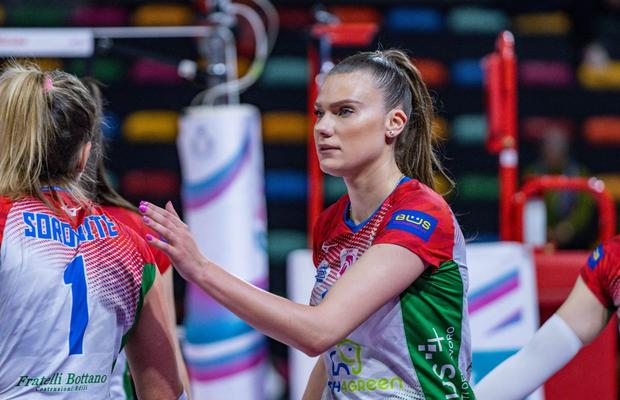 Adelina Ungureanu, pregătită să revină pe teren în prima ligă italiană, la 10 luni după ce a suferit o accidentare teribilă